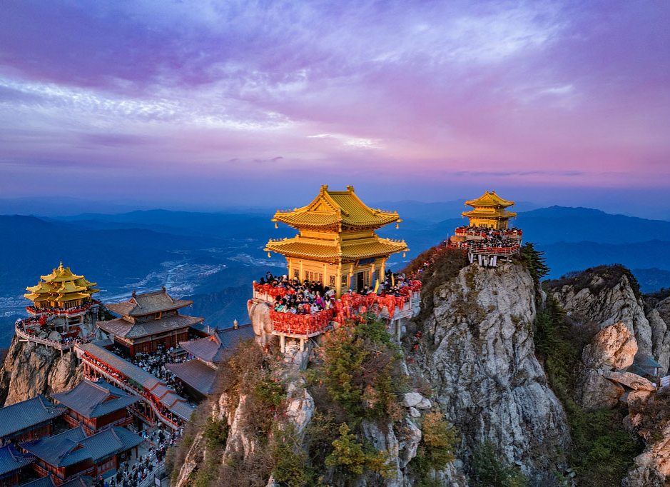 【仙境老君山】5日跟團(tuán)游   /神州牡丹園/龍門(mén)石窟/少林寺/天池峰林峽/太行古鎮(zhèn)/青龍宮/云臺(tái)雪鄉(xiāng)/洛陽(yáng)古都夜8點(diǎn)/